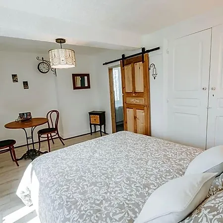 Relais Des Combrailles Frühstückspension Tralaigues